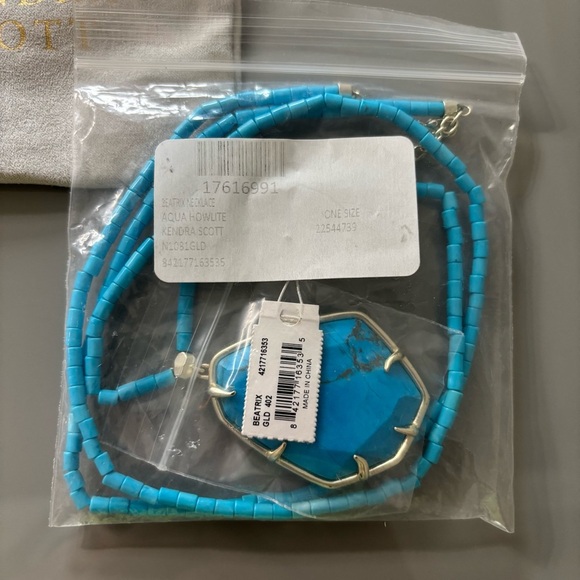 Kendra Scott Beatrix Aqua Blue Howlite Pendant Necklace New with tags! - Picture 10 of 12